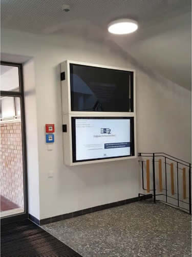 F30 Monitor Brandschutzgehäuse untereinander im Treppenhaus